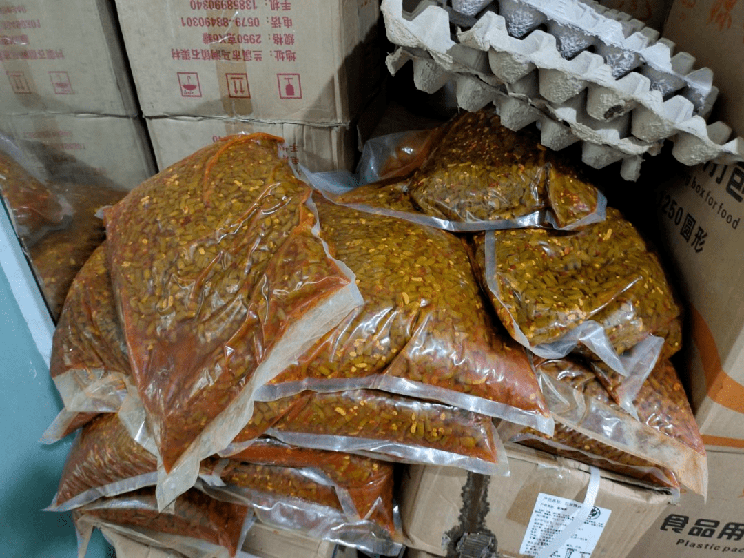 但也有融柳大鐵牛螺螄粉(嘉興一店),老字號南京餅店,黃燜雞米飯(王