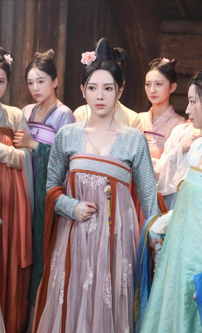 《青青子衿》"闻人姝"雨婷儿美图分享,感觉她比女主还漂亮!