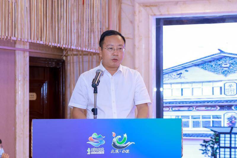 六盘水市水城区委副书记,水城经济开发区管委会主任袁光举作宣传推介