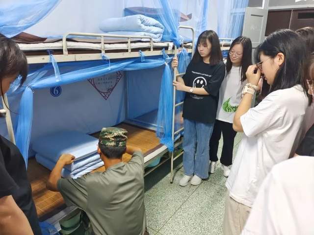 盐城市明达高级中学2022级高一新生军训系列活动(三)_新四军纪念馆