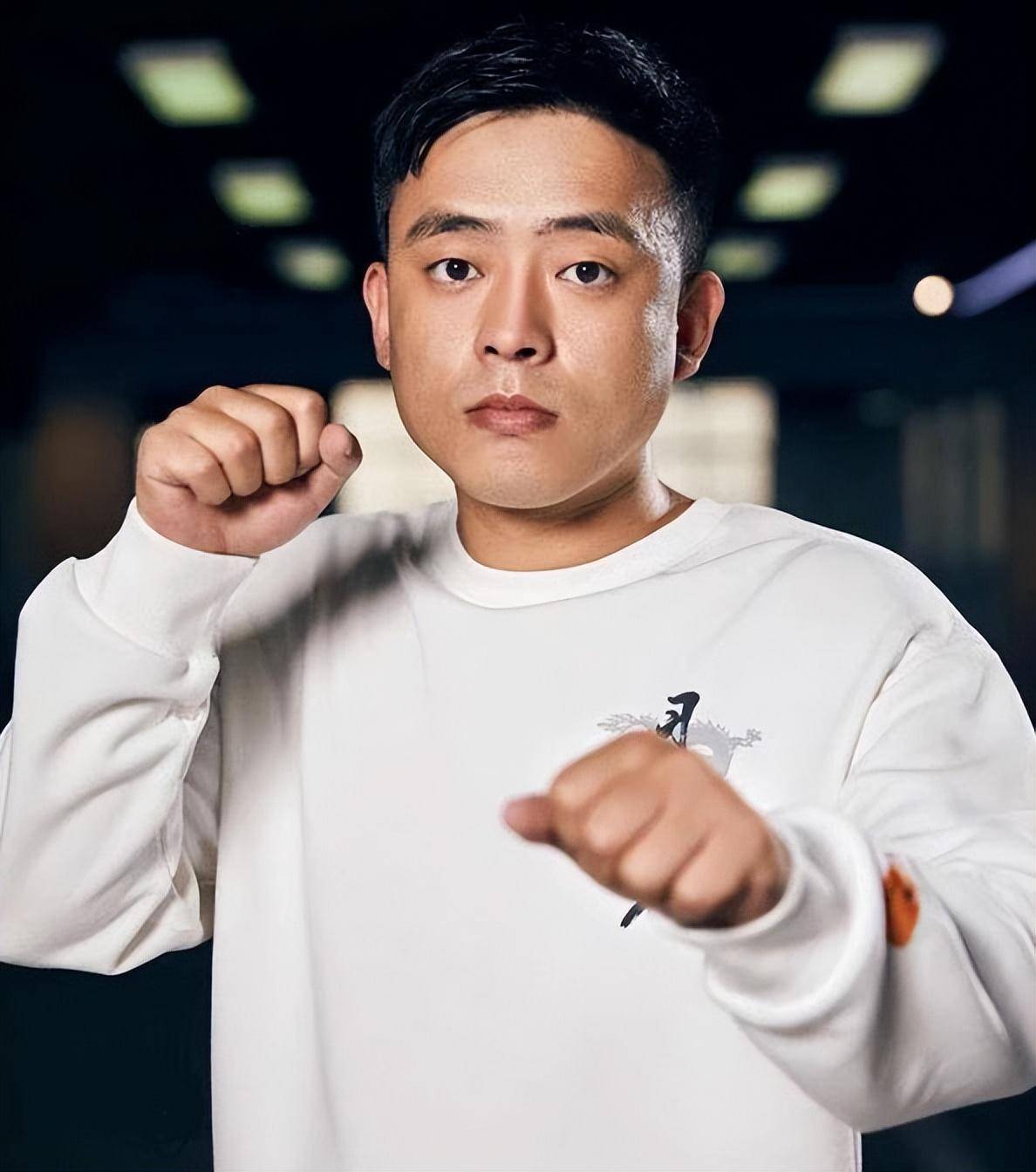 而后又出现在第九批网络警示名单当中,可以说铁山靠已经成为了被重点