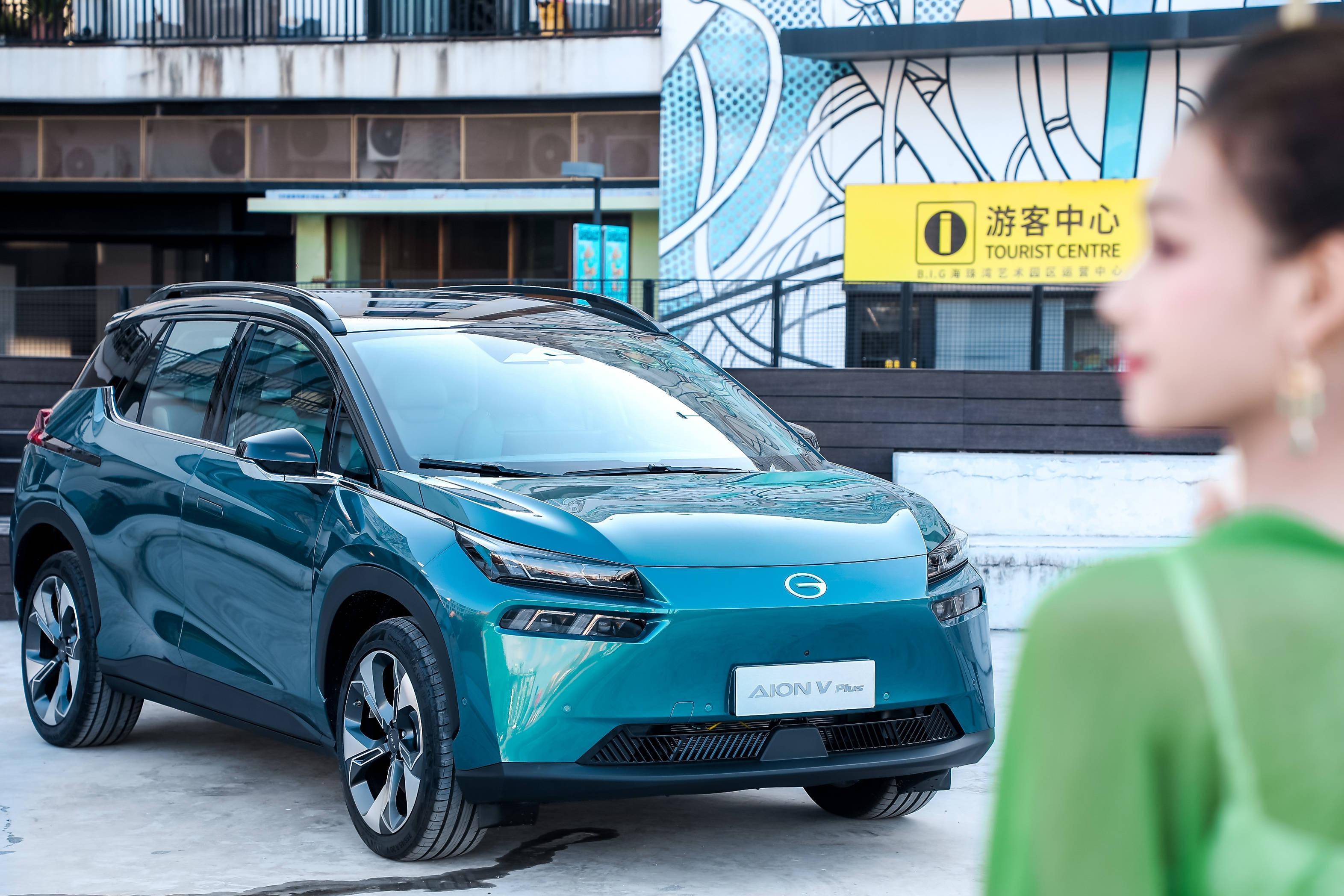 新增7座车型 实拍广汽埃安2023款aion v plus_搜狐汽车_搜狐网