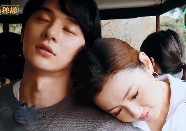 两个细节看出selina张轩睿已确定恋爱关系_张绍_举动_年龄