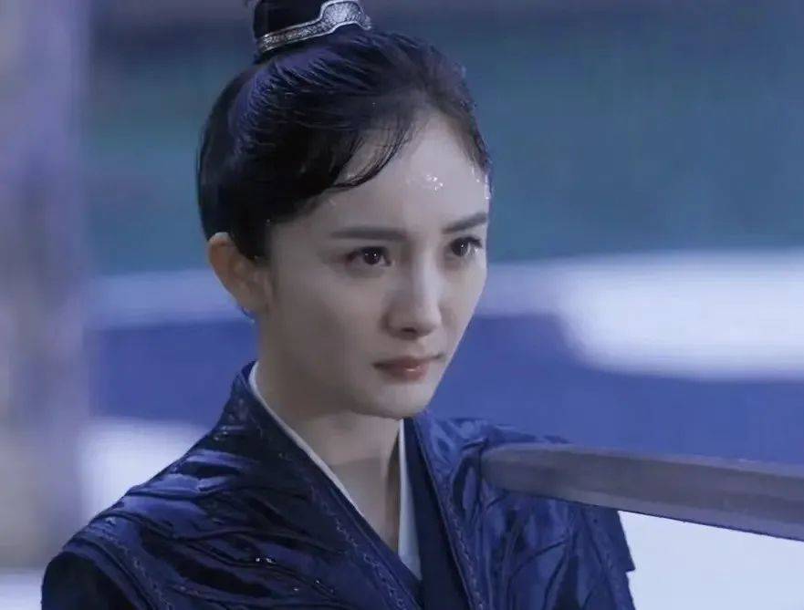 在《三生三世十里桃花》的造型中,杨幂的发际线就被不少网友无情嘲笑