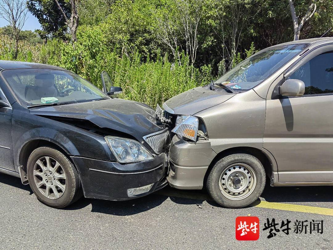 彎道會車不減速,佔道行駛釀車禍_別克_轎車_麵包車