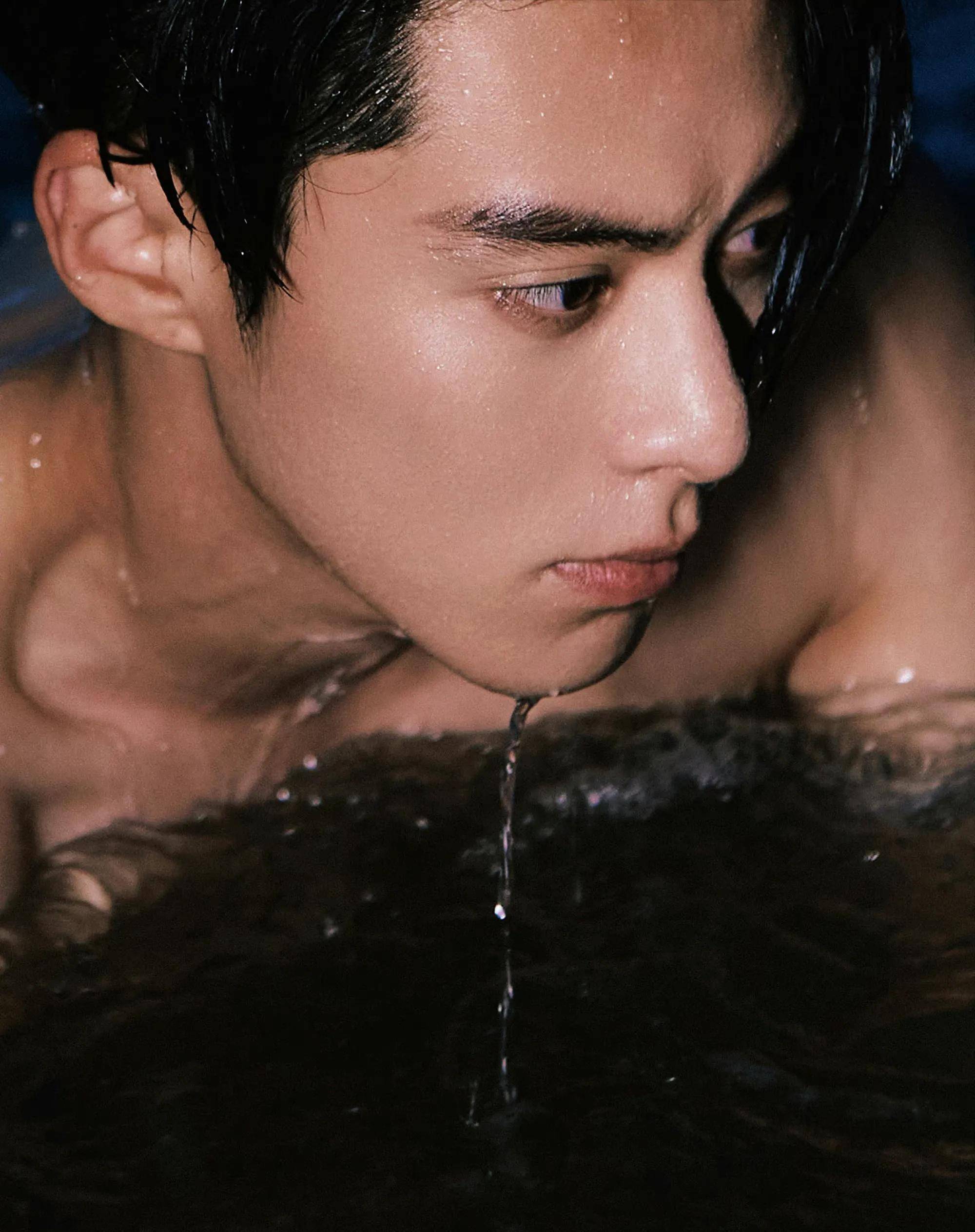 王鹤棣海边湿发大片,大秀好身材,也太帅气,诱惑人了吧_东方_苍兰_那高