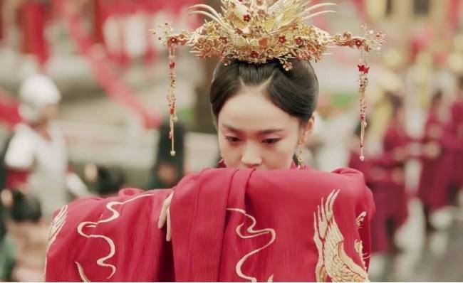 荀氏家族是颍川郡的四大家族之一,非常有名望.