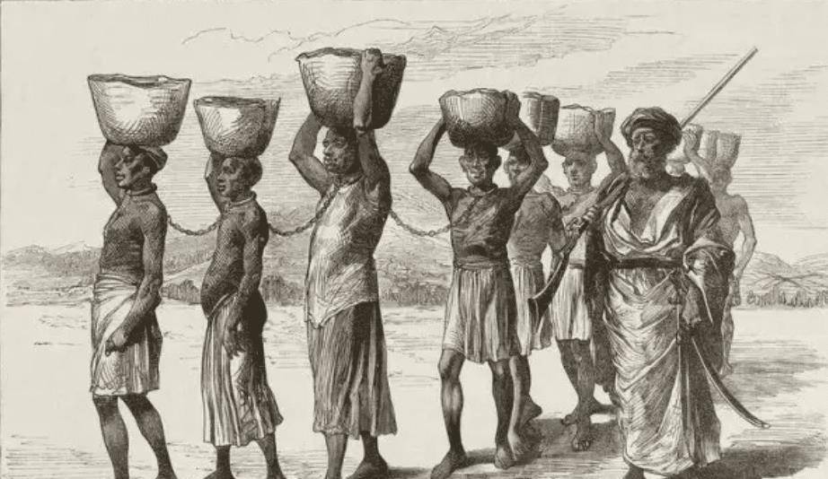 廉价劳动力,奴隶主会强制性地要求黑奴们结成夫妻并不断地生出小黑奴