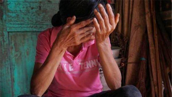 反观这起百香果女孩案件,没有无端指责,网友最大限度给以丧女之痛的陈