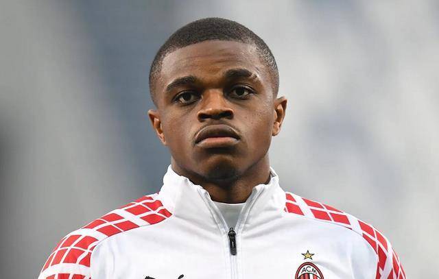 赚大钱!世界上最贵的后卫之一身价5000万_卡鲁鲁_米兰_福法纳