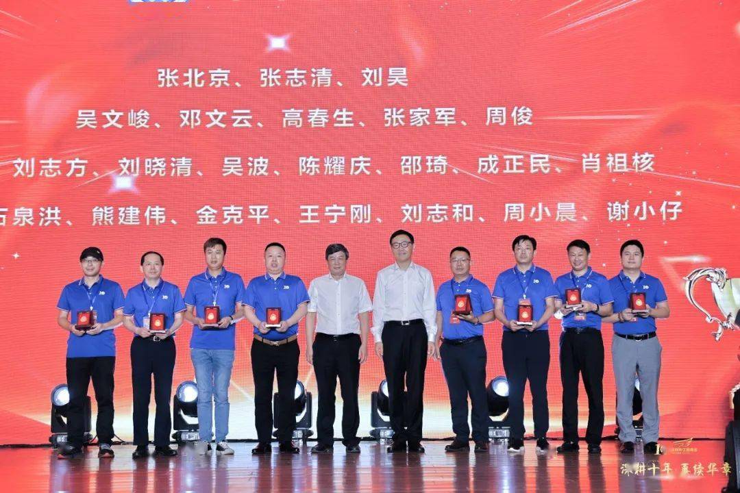 谢茹出席深圳市江西商会会员大会_授牌_家乡_发展