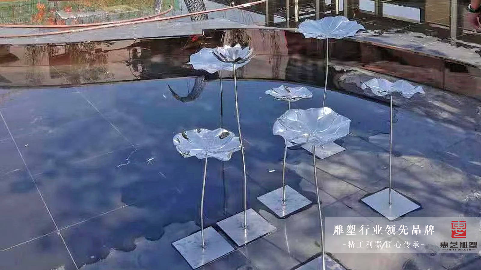 不锈钢仿真镜面荷花池塘水景雕塑欣赏