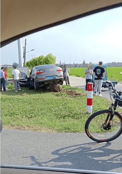 近日,丹阳发生多起车祸!三车相撞;一车……_彩票_网友_机动车