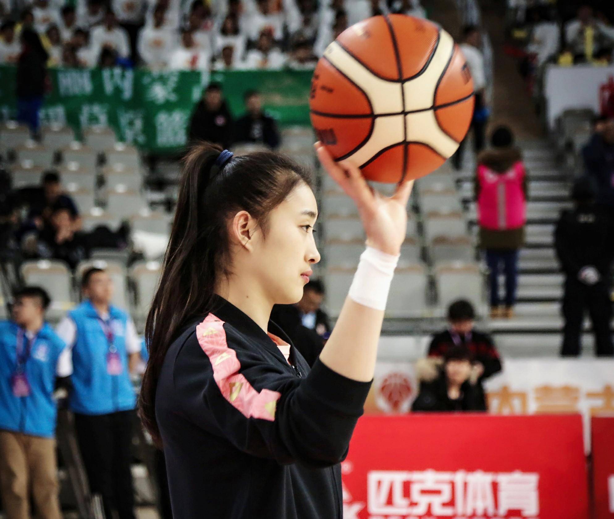 王雪朦加盟四川首次亮相,"小试牛刀"砍11分4篮板_比赛_队友_战术配合