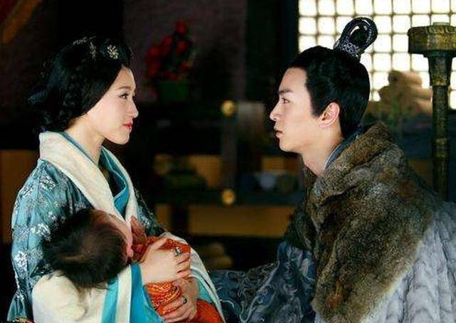 后来霍光如愿以偿地将自己的女儿扶上了后位,但这个霍成君嚣张跋扈且