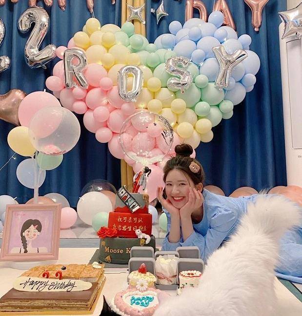 个生日真的不是一般人能比的上的,虽然赵露思没有把这些照片分享出来