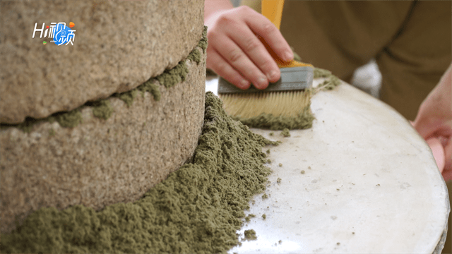 这首歌讲述"石磨爷爷"的故事_姜新_艾绒_青年