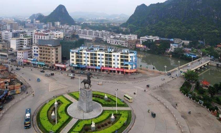 灵山是个内陆县城,也不靠海,距钦州100公里左右,外出打工的人员比较多