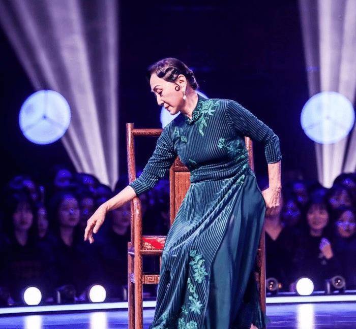 即使80岁依然活跃在舞台上,网友:太励志_陈爱莲_舞蹈_刘迦