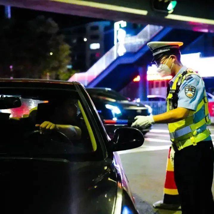兰州交警曝光四起酒驾典型案例_ml_客车_检查