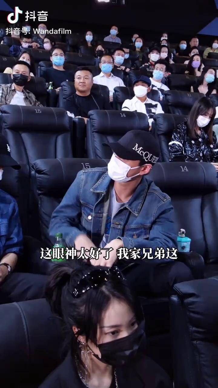 跑男 兄弟黄旭熙 来到电影超越 的现场支持郑恺._黄旭熙_电影_超越