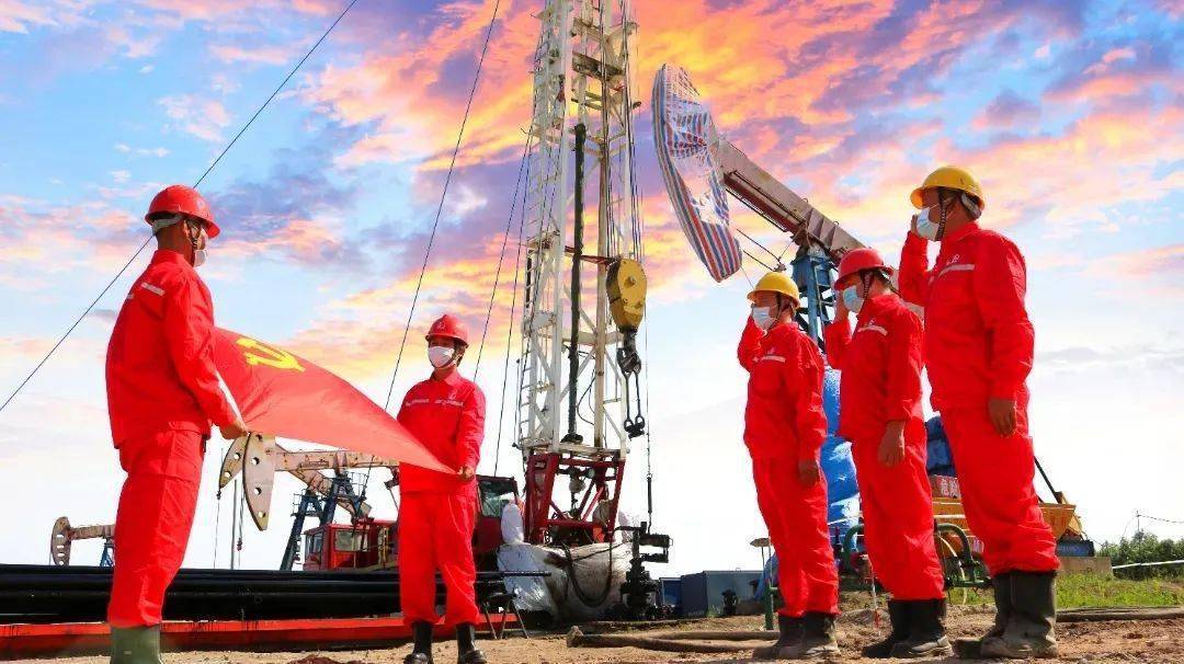 《中国石化报》刊发甘振维署名文章_人才_机制_工作