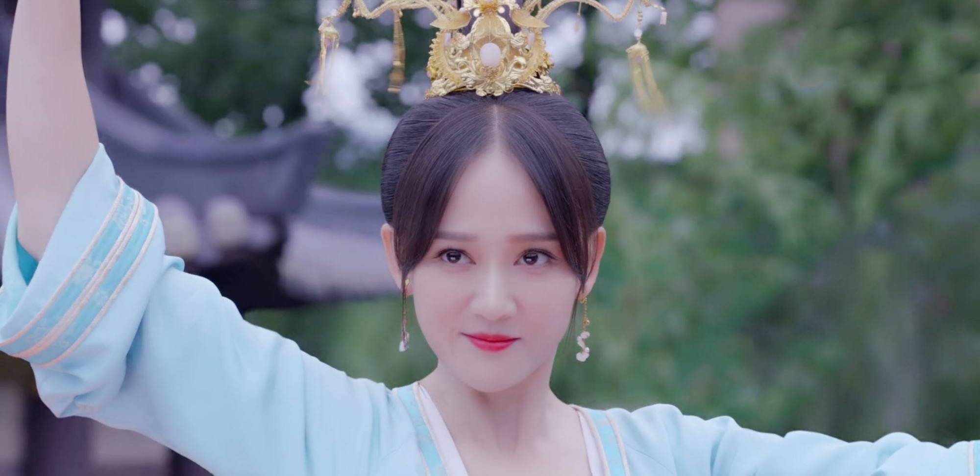 4个月后,杨广在江都被禁军将领宇文化及杀死,李渊逼迫杨侑禅位,如此