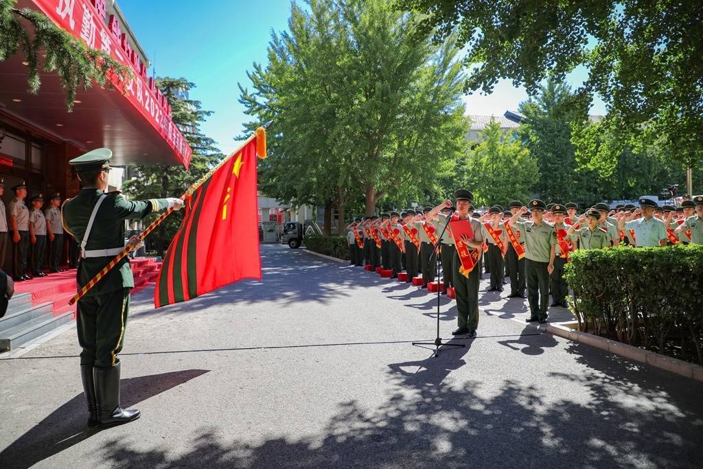 武警北京总队执勤第三支队举行2022年度夏秋季士兵退役仪式_老兵_战友