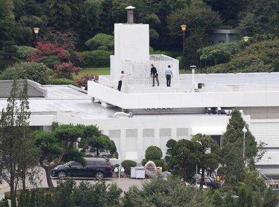 尹锡悦“搬新家”在即,韩媒采访新官邸周边居民,有人担忧有人欢迎_示威_日报_首尔