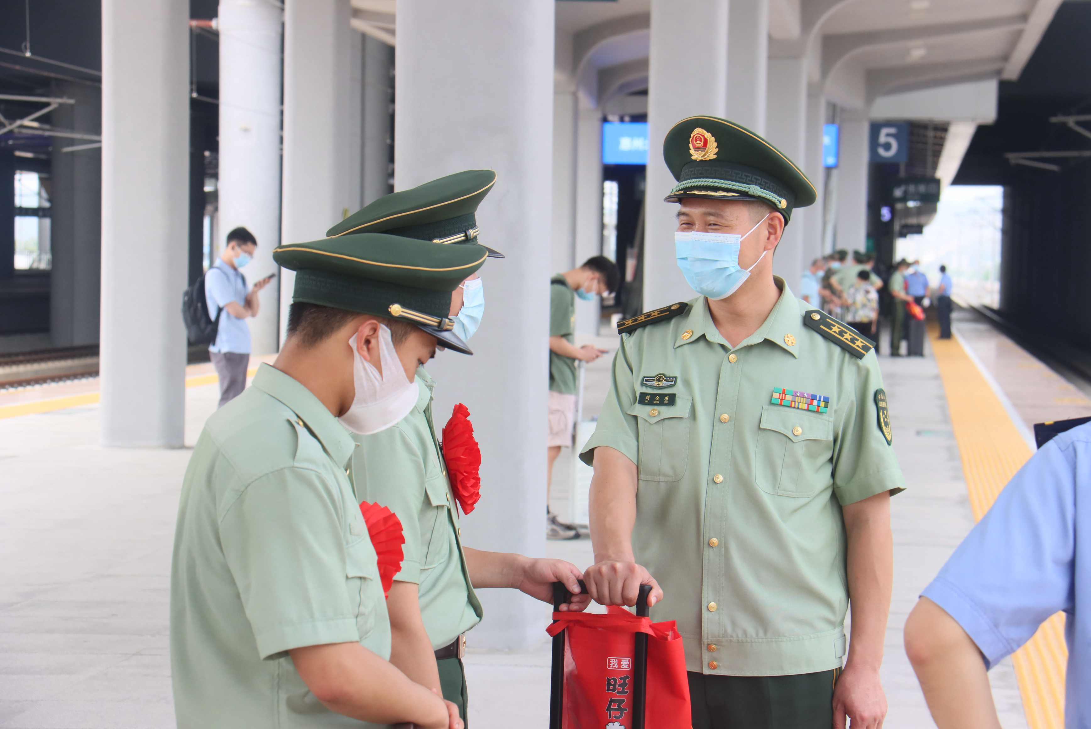 奔赴新征程,武警惠州支队退役老兵踏上返乡路