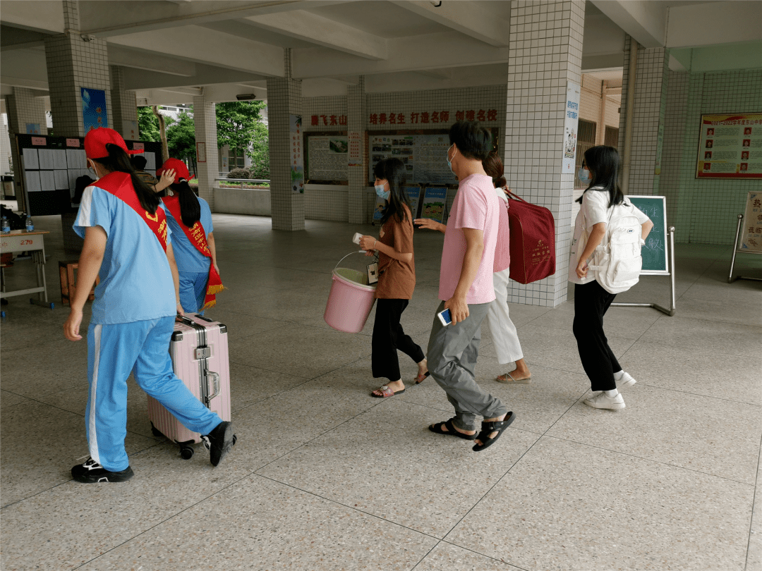 潮南东山中学校服图片