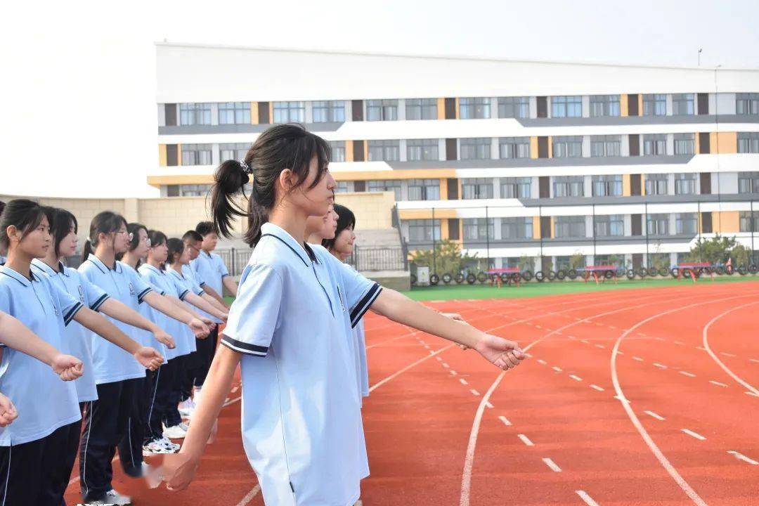 【国开·开学季】日照国开中学:厉兵秣马迎军训 斗志昂扬铸军魂_高一