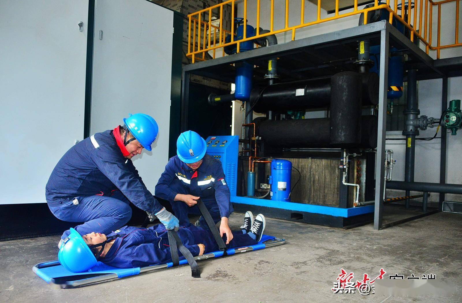 华亭煤业公司东峡煤矿开展特种设备事故应急演练_空压机_报警_处置