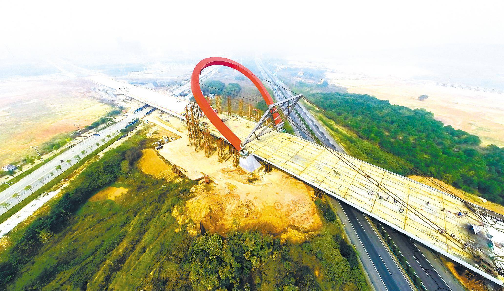 2012年前,光谷高新二路九龙大桥附近还是一片荒地.