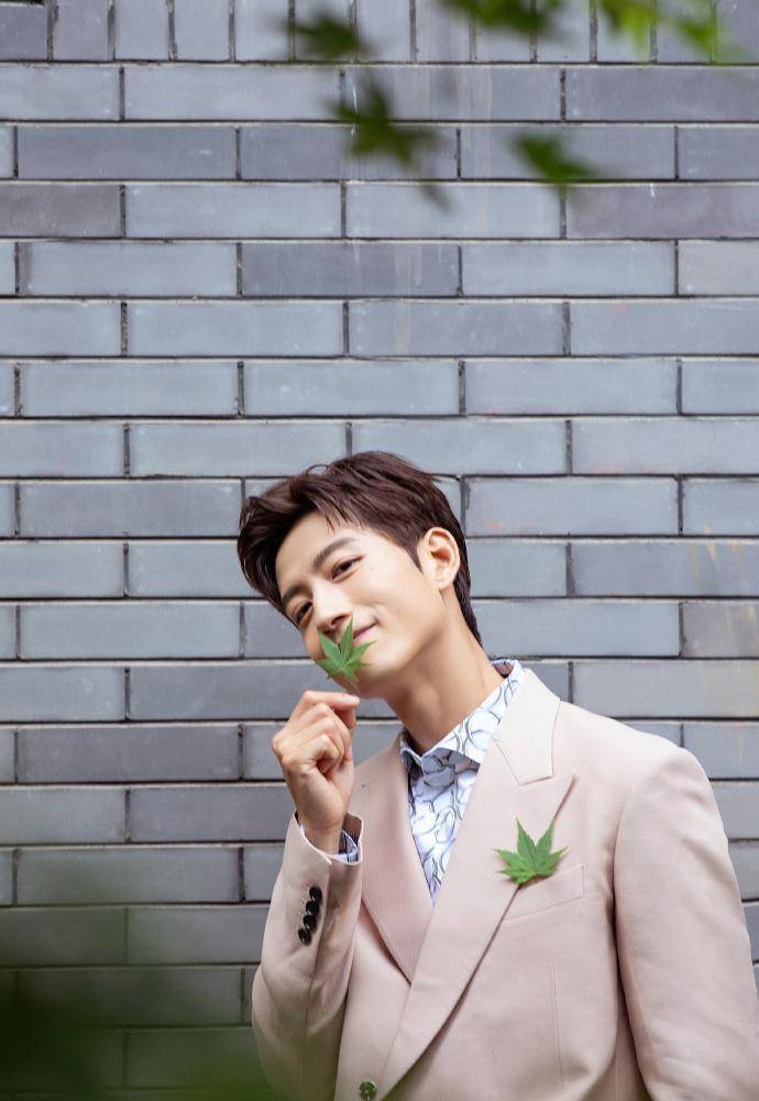 八块腹肌身材绝绝子,不愧是海岩御用男主_张峻宁_健身_气质