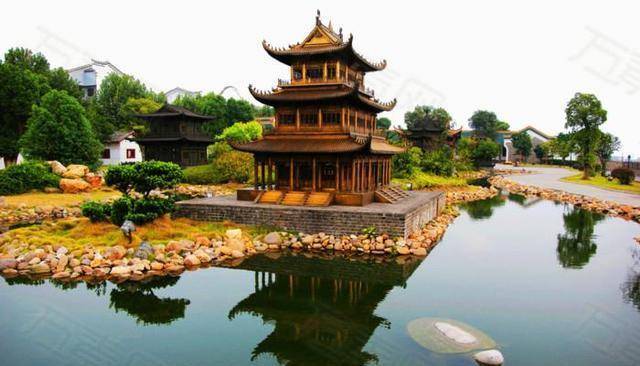 岳阳楼),它始建于东汉建安年间,最初系东吴鲁肃的阅军楼和点将台