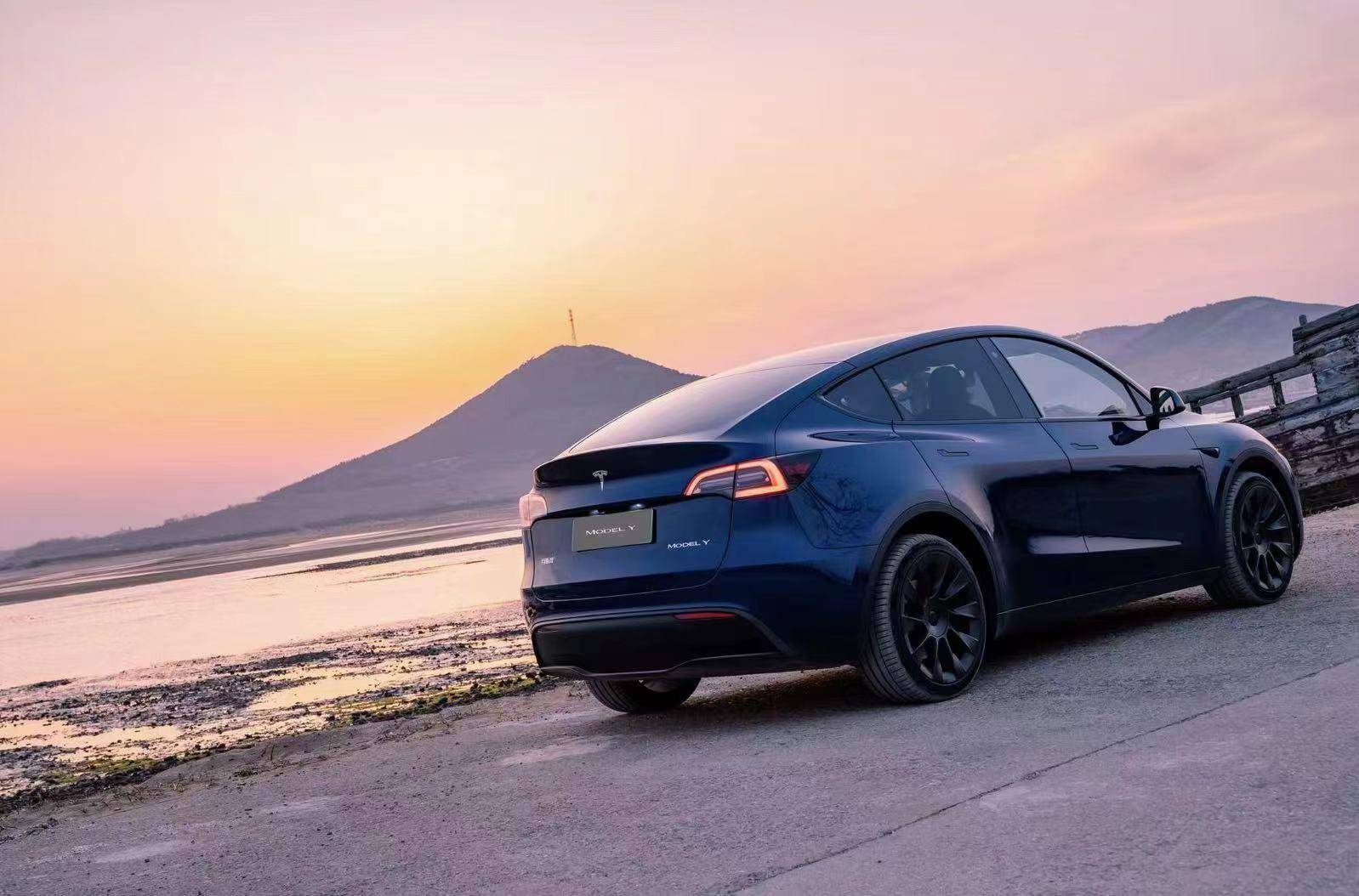 特斯拉8月销量预估7.7万，稳定输出踏入电动汽车新纪元_搜狐网