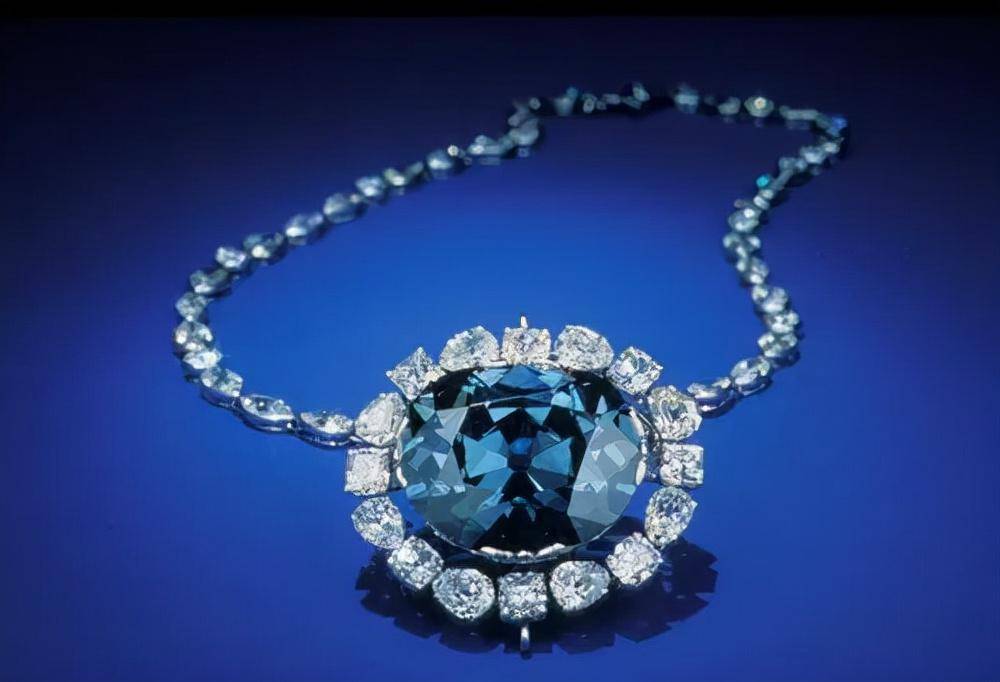 蓝色珠宝大集合:你喜欢的蓝色宝石都在这里啦_颜色_blue_色调