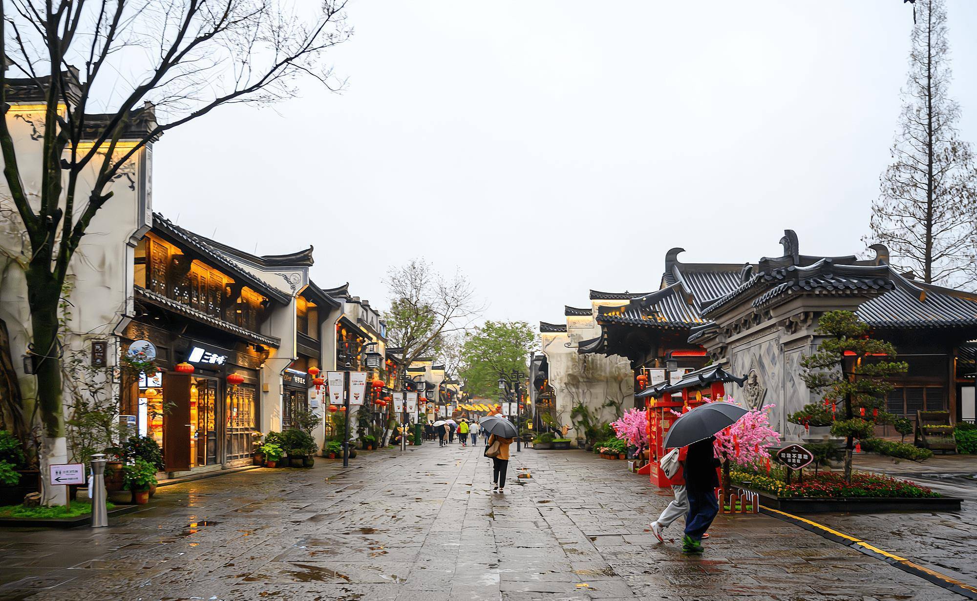 七巷",丰富的历史古街就藏在这些街巷中,穿过水亭门即走进了水亭街,水