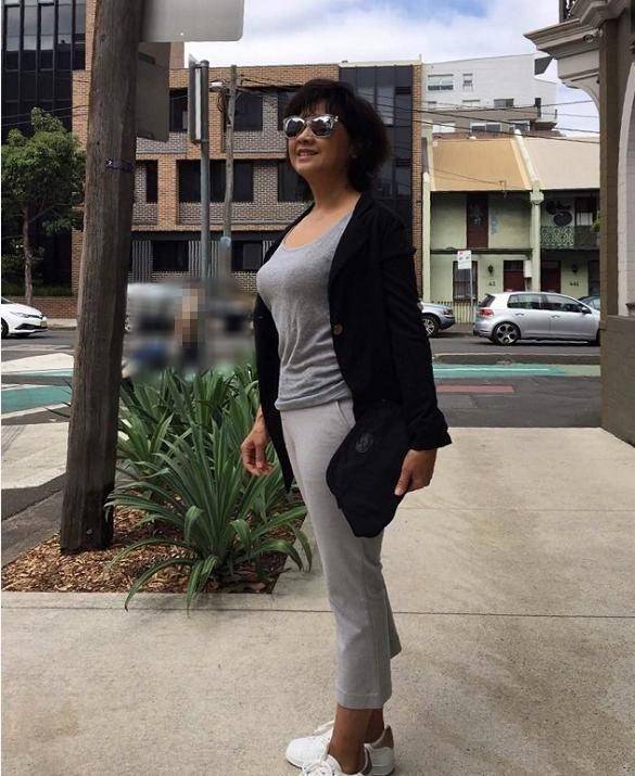 网友偶遇朱琳,身材消瘦脸蜡黄,穿休闲装落落大方散发温柔气质!