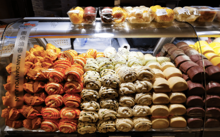 胖东来超市面点陈列欣赏!_商品_销售额_进行