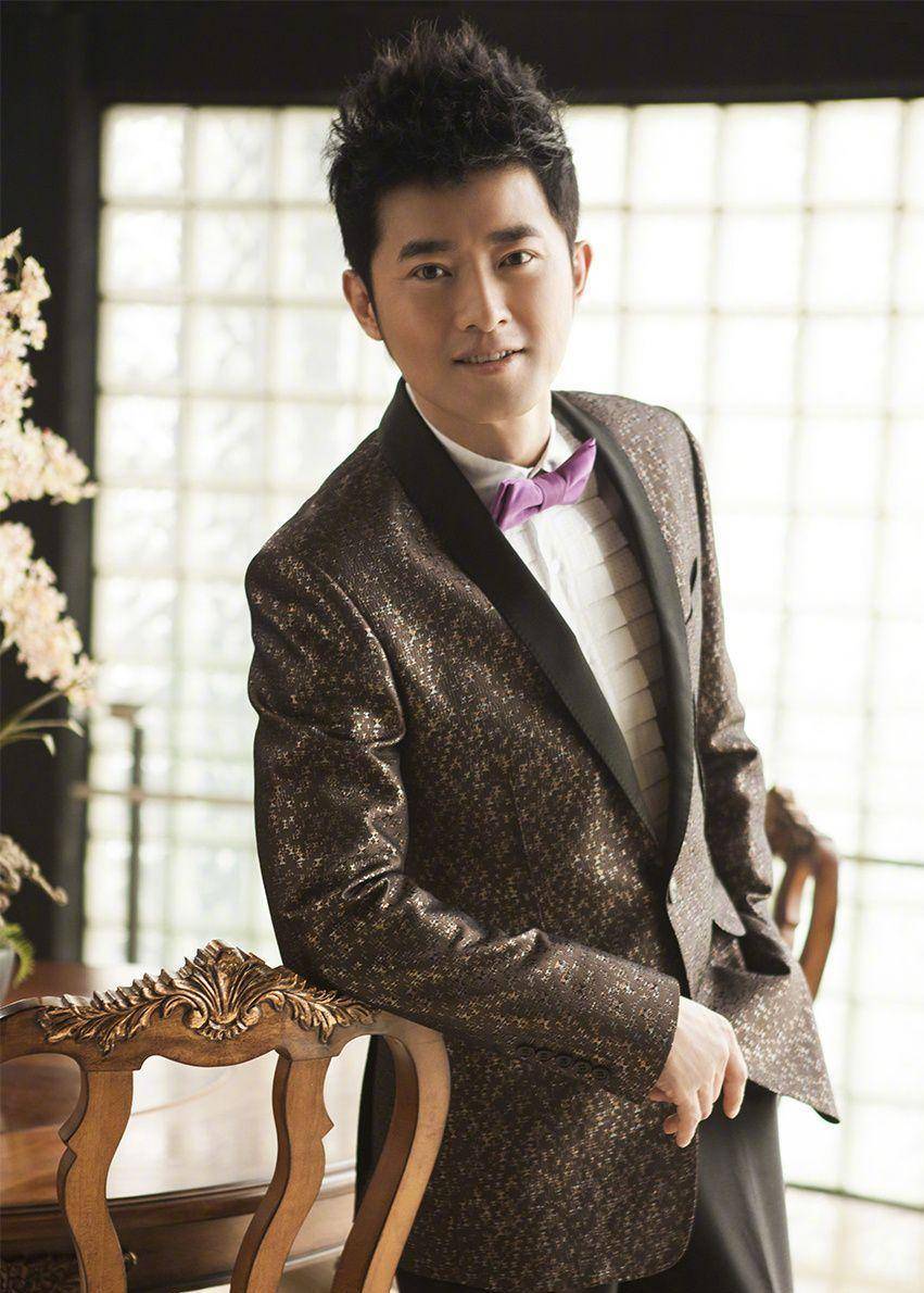 任泉罕见现身,47岁仍不显老!