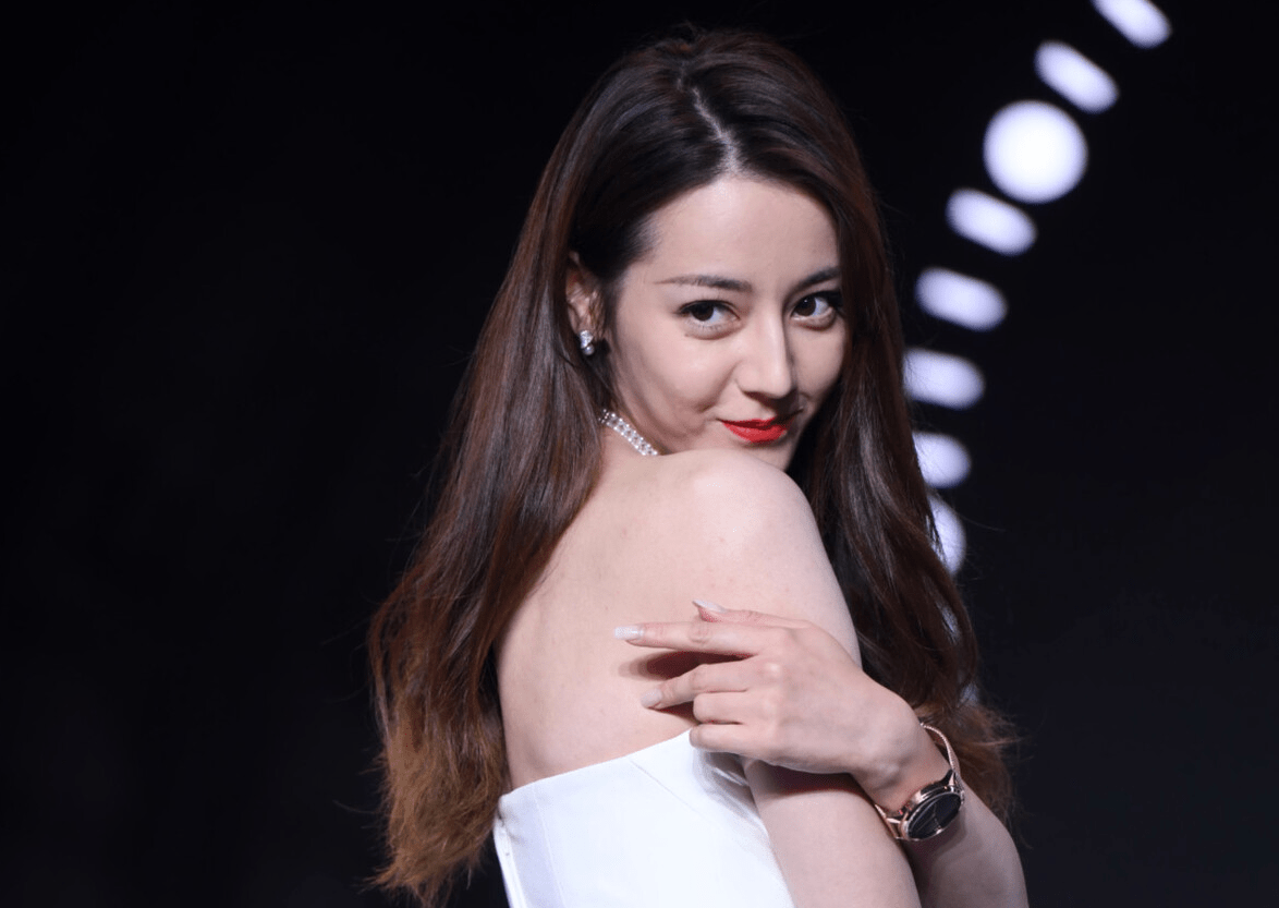终于在2017年迪丽热巴在莱昂纳多ins下评论让小李子多发些自拍嘉行