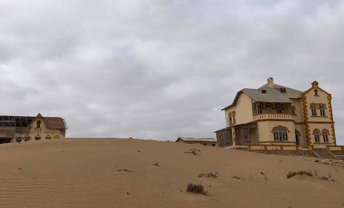 沙漠深处的“幽灵鬼镇”，座座豪宅无人居住，曾是钻石小镇