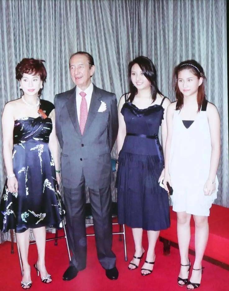 何鸿燊三太吃相超可爱!