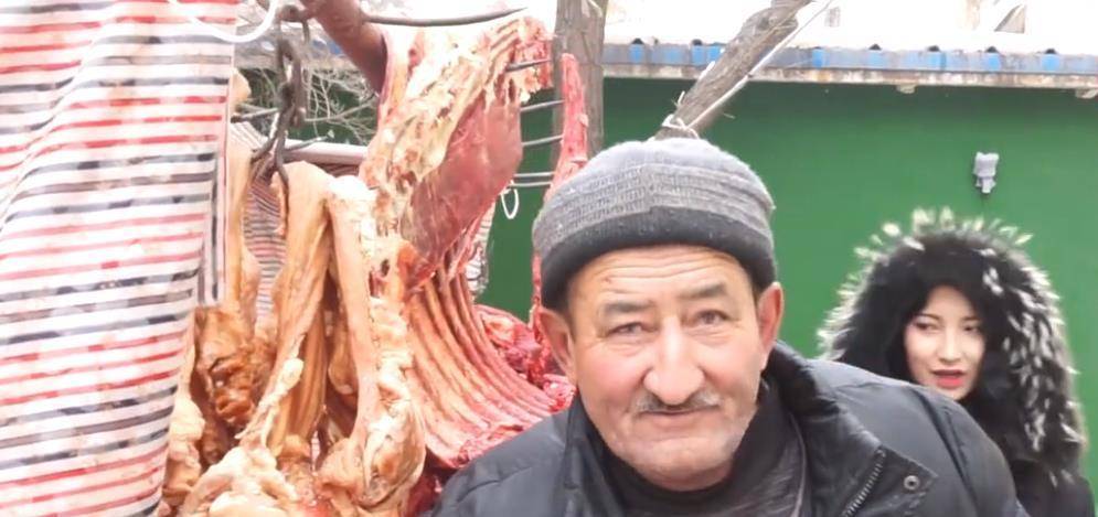为啥外地人去新疆旅游，一句话就被认出身份？当地人：开口就暴露
