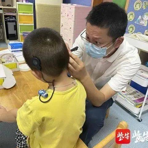 “益”起助困 升级“小耳朵”③|助力听障儿童重“换”新“声”听见善意_小瑞_项目_孩子
