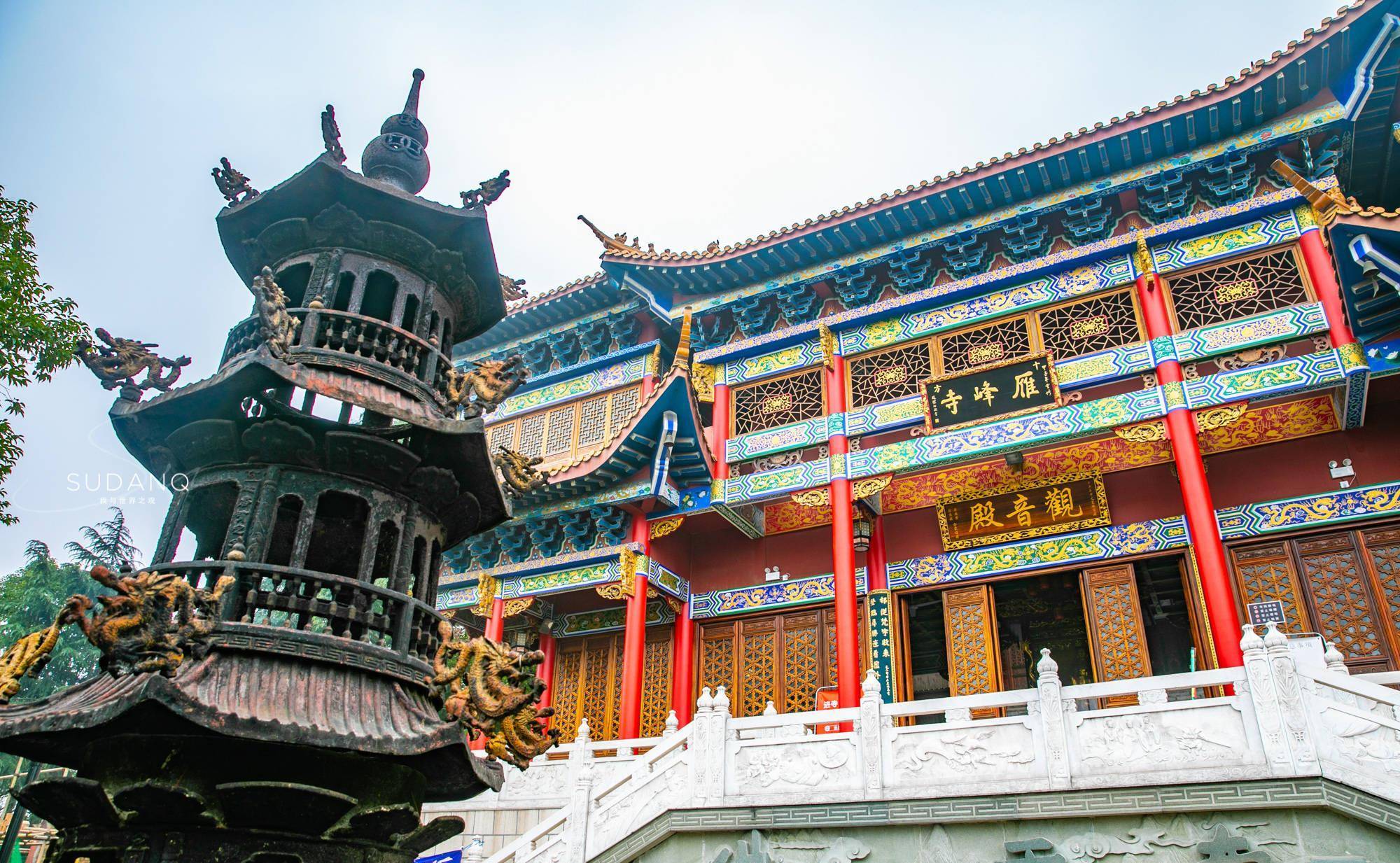 它始建于南朝梁天监十二年,武帝萧衍赐名"乘云禅"寺,隋代改为"雁峰寺"