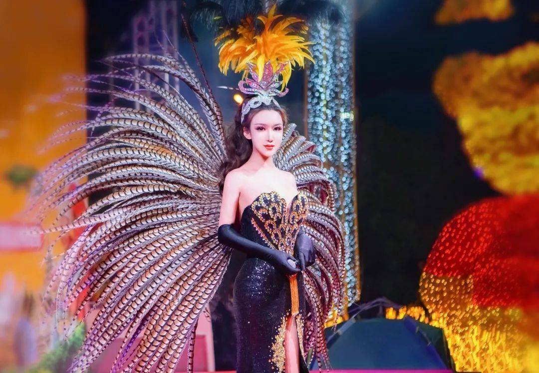 妩媚妖娆的全泰国最漂亮的红艺人汇聚于此闻名世界的芭堤雅东方公主号