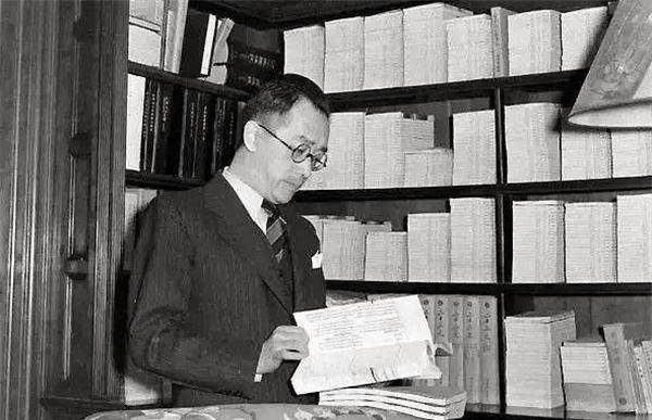 胡适：著名的北大校长，抽烟酗酒逛窑子，同时还拿了36个博士学位_文学_中国_白话文